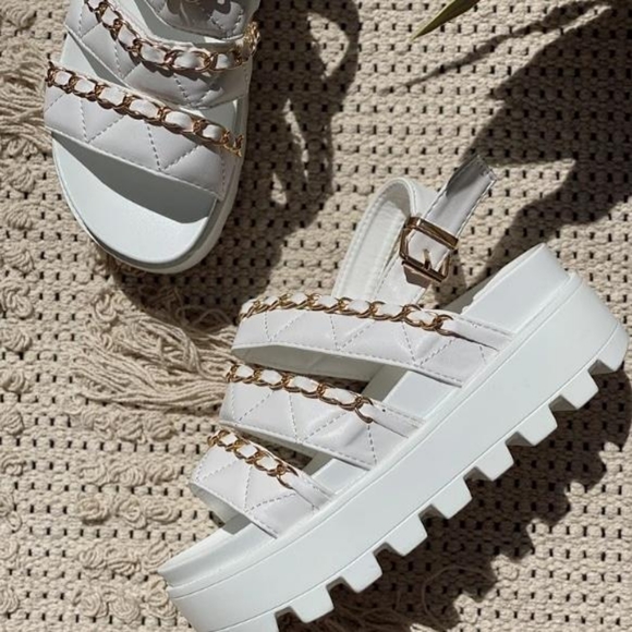 White Plataform - Picture 1 of 2